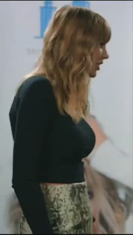 Taylor swift busty