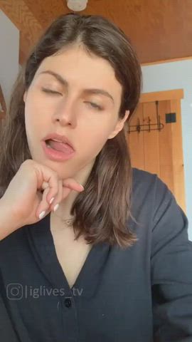 Alexandra Daddario gif