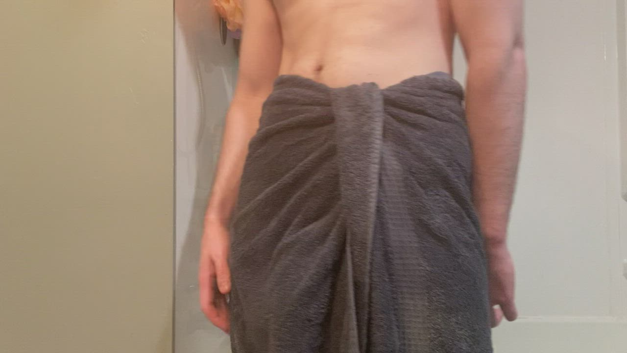 Wanna have fun in the shower? Dm me ;)