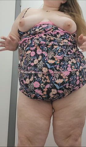 Playing in a dressing room for you, wanna join? 🥰