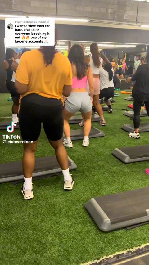 ass slimthick twerking gif