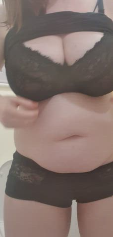 Just jiggling my tits in the bathroom for you daddy 😘😘