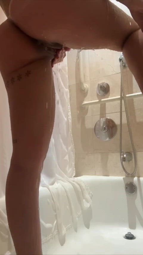 ass booty shower latinas phat-ass-white-girls gif