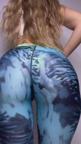 ass big ass leggings girls-in-yoga-pants gif