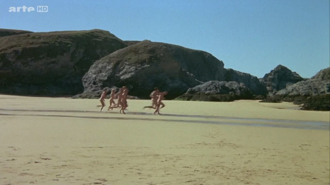 Traitement de choc (FR1973) - la scène de la plage (2/2)