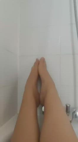 bath bathtub feet feet fetish foot fetish foot worship footjob toes wet gif