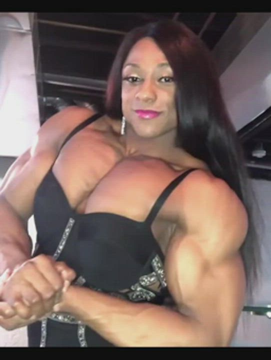 Bodybuilder Muscular Girl Natural Tits Small Tits gif