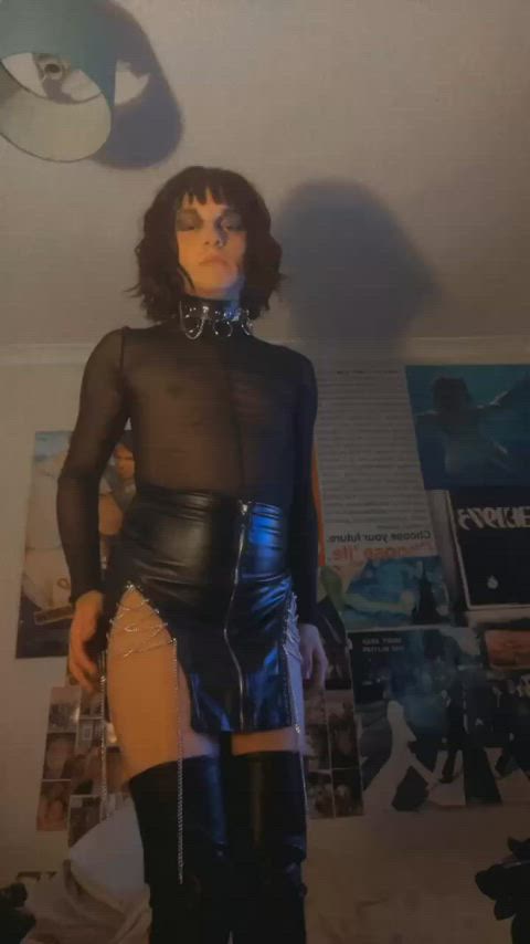 Entering my dominatrix era, who wants to get stood on first