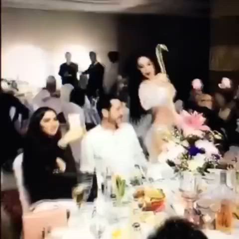 Elissar dancer surprising her fan