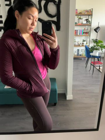 camel toe leggings r/juicyasians gif