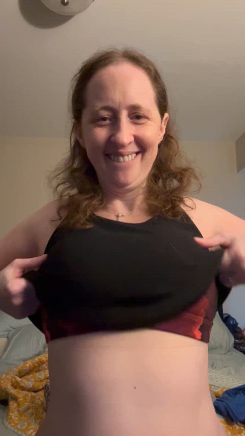 Just a quick photo drop of two random sports bra changing videos! 