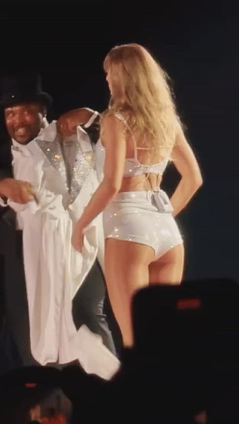 ass round butt taylor swift gif