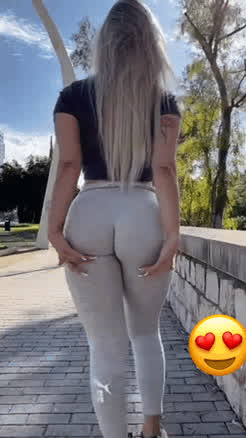 Ass jiggling fun