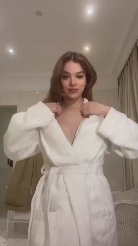 Hailee Steinfeld