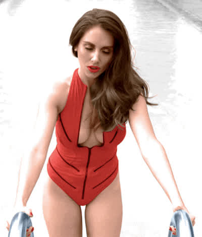 alison brie celebrity tits gif