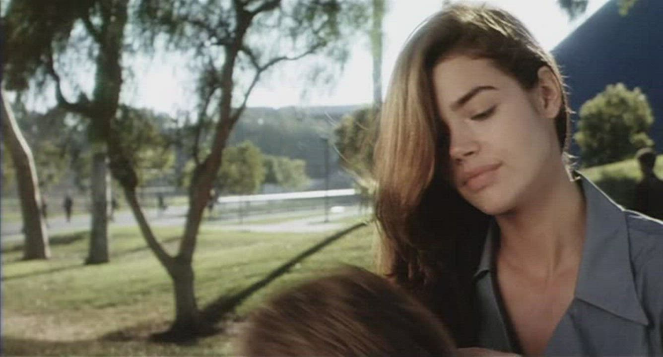 Denise Richards deleted scene from "Starship Troopers"