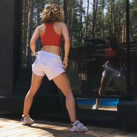 big ass twerking ukrainian gif