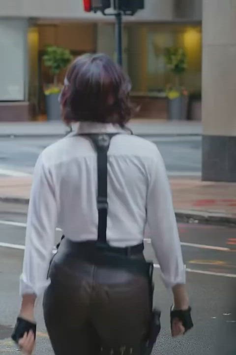 ass bubble butt jodie comer gif