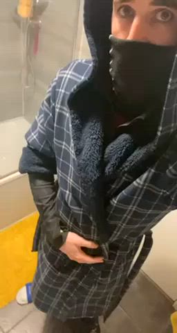 [26] Revealing my swinging cock