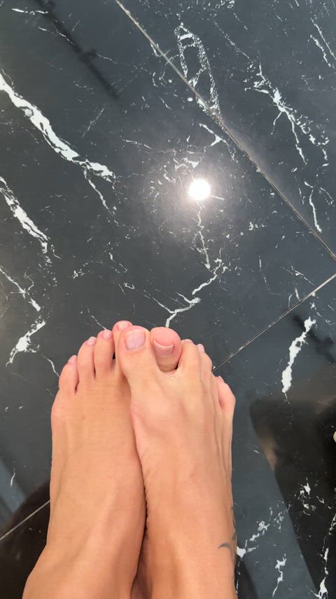 barefootmilf fansly feet feet fetish foot foot fetish footjob legs long legs onlyfans