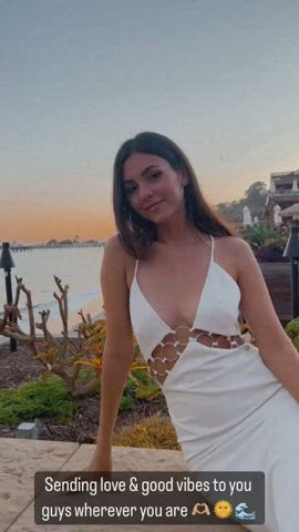 cleavage natural tits victoria justice gif