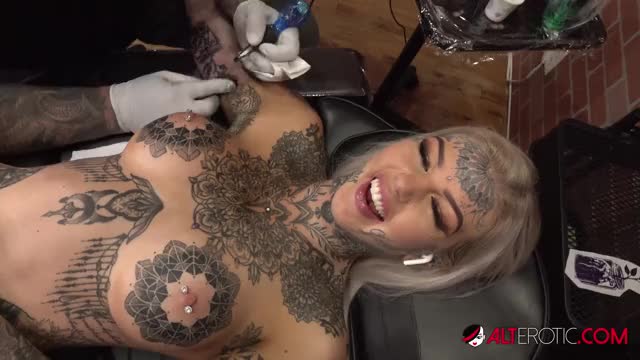 Amber Luke Masturbates While Getting Tattooed