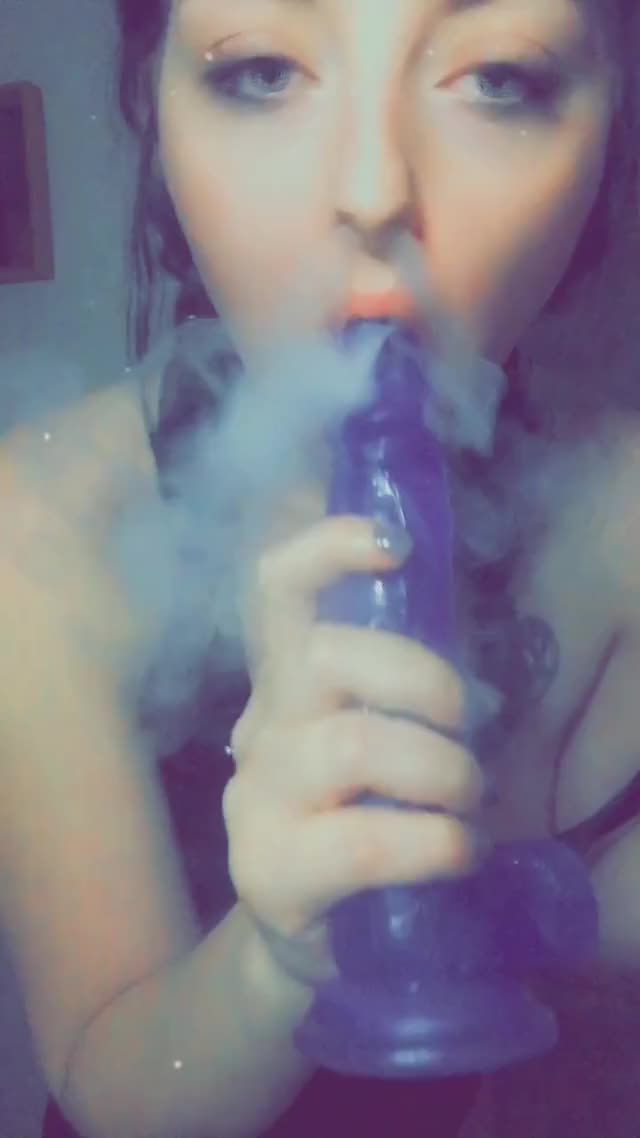 Anyone have a smoking (f)etish???