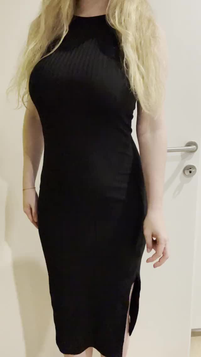 [F] Do you like my dress? ;)