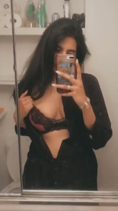 Cute Tamil babe showing her cute boobs Must watch (Link in comments)