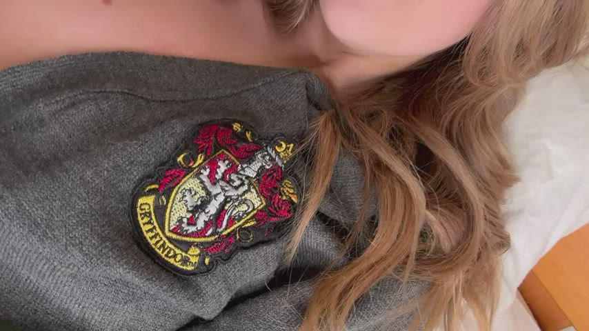 Would you slyther-in to this nerdy gryffindor student ?