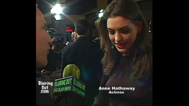 Anne Hathaway Shake