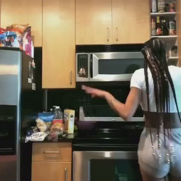 Kitchen twerk