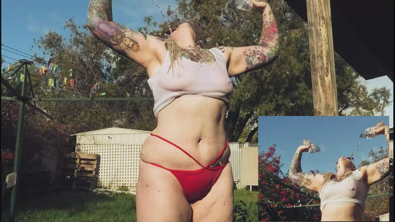 Wet slow motion bouncing tits under the Aussie sun