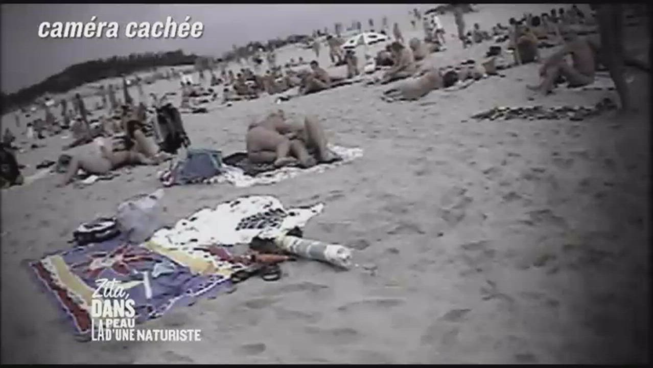 Zita dans la peau d'une naturiste (FR2012) : visite du Cap d'Agde à la Baie des