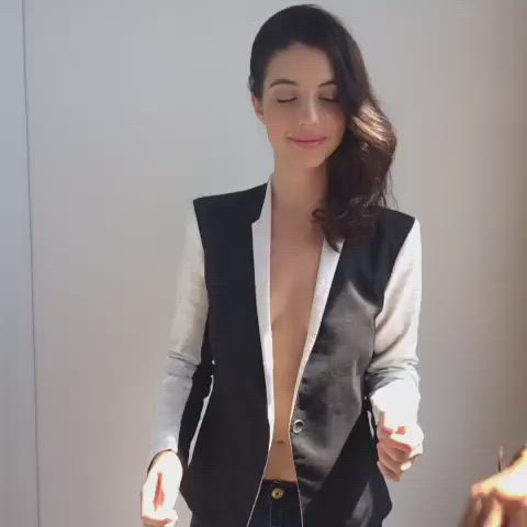 actress adelaide kane beautiful bisexual celebrity sex sexy gif