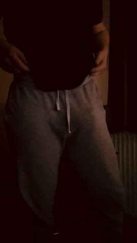 Grey sweatpants never disappoint