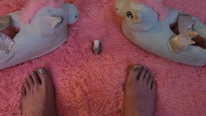 Waiting for my polish to dry so I can put on my cute slippers! [femboy] [video]