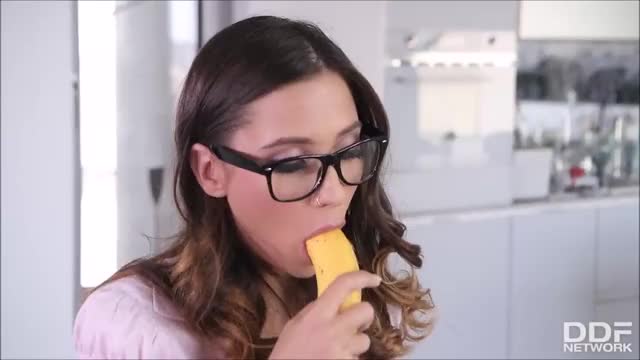 Liya silver bj sucking dildo glasses