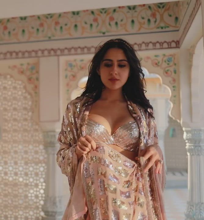 Nawabi babe Sara Ali Khan flaunts cleavage in Nawabi style music video