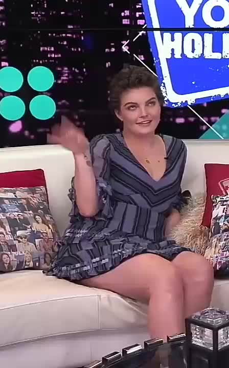 Camren Bicondova has amazing thighs