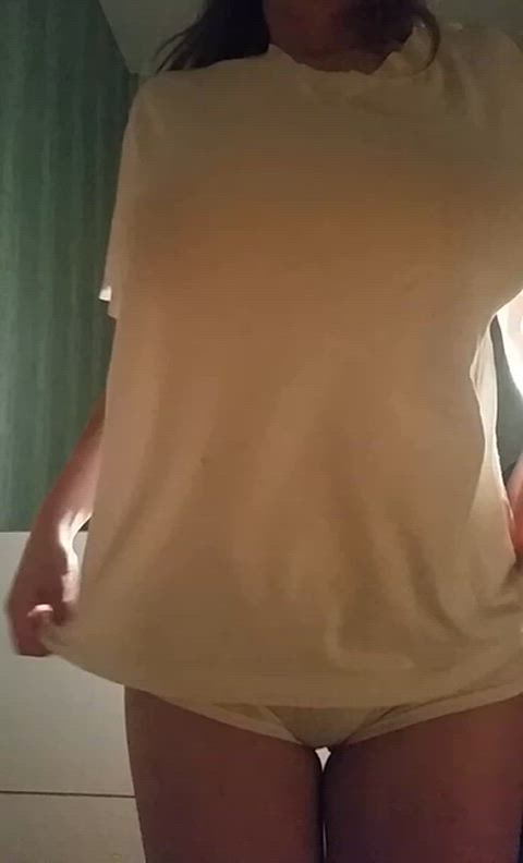 big tits reveal t-shirt tits gif