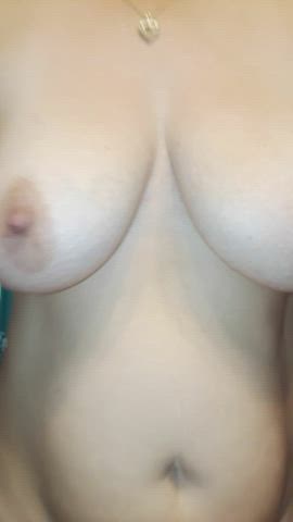 "Drop" of the morning to you! 40yo 2 kids Naturals DDs
