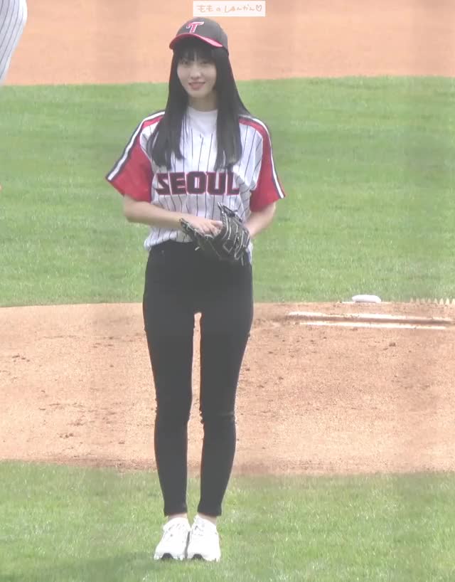 190414 잠실야구장 LGvs두산 TWICE 모모 시구 직캠 baseball momo fancam