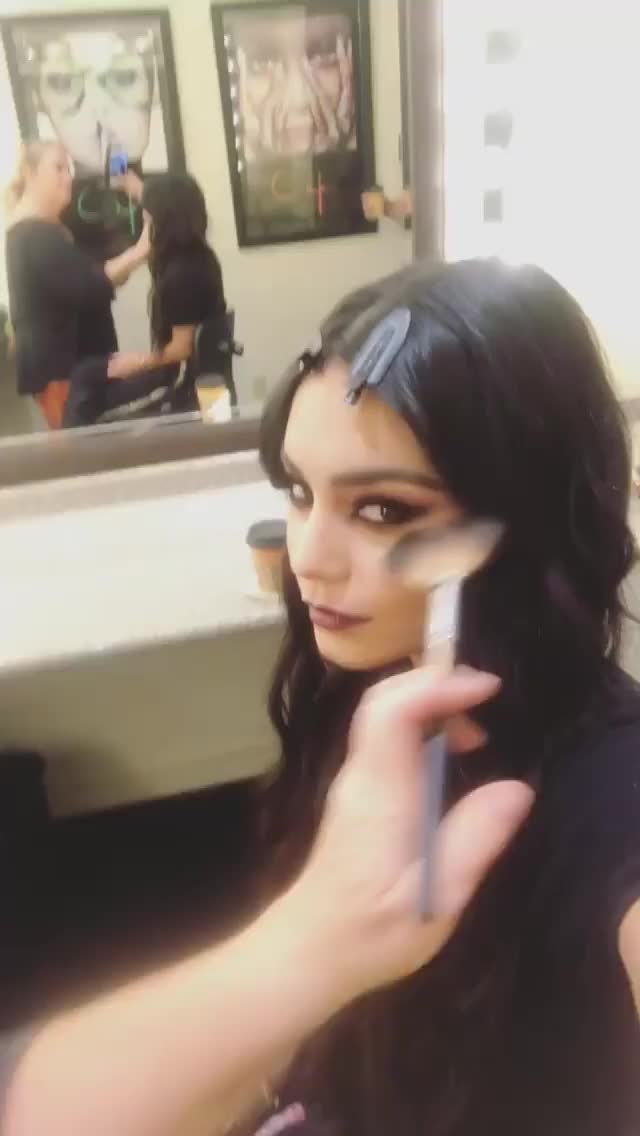 Vanessa Hudgens - (09.22.18) Instagram Story