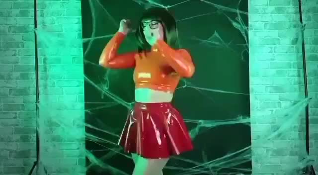 Shiny slowmode Velma cosplay