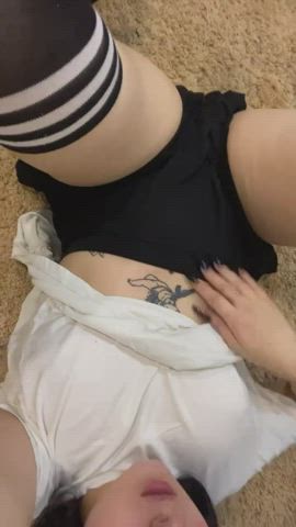 I want someone to play with my pussy