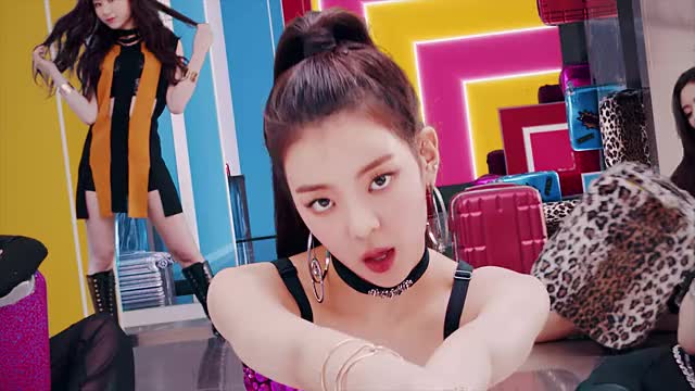 ITZY 달라달라(DALLA DALLA) M V liaaaaaa