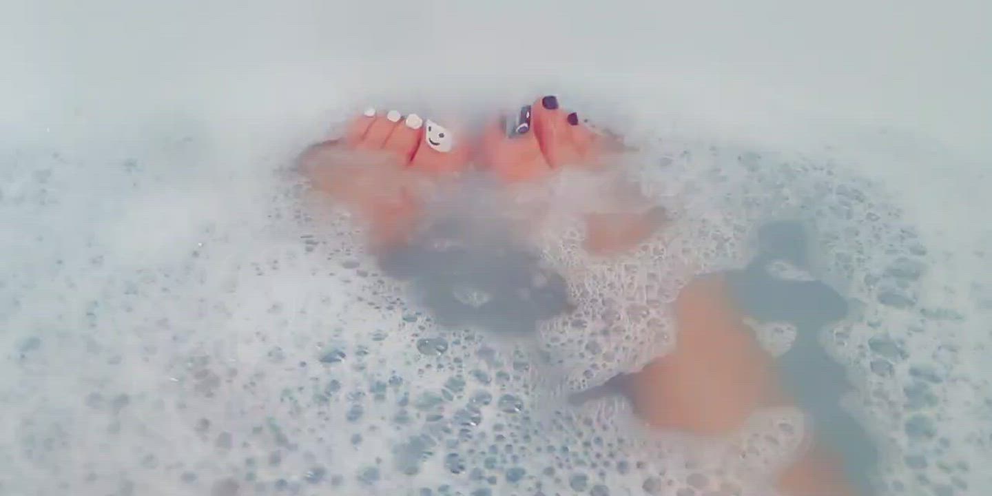 Bath time 👣🛁
