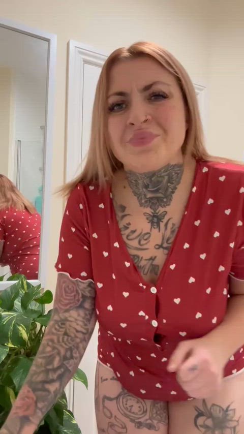 amateur bbw big tits chubby fart fart fetish natural tits tattooed white girl gif