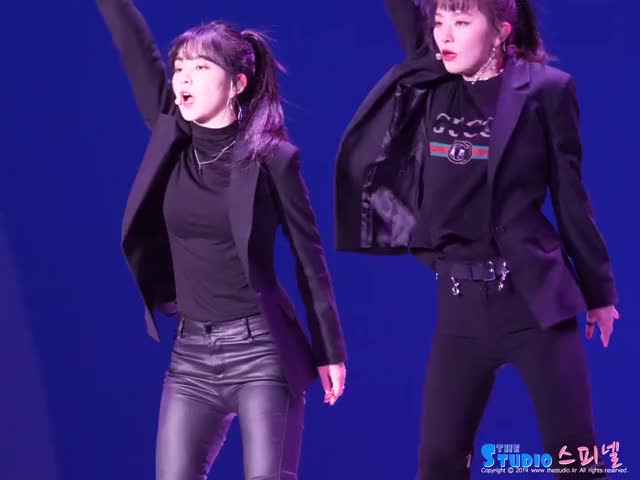 Red Velvet Irene and Seulgi Very Tight